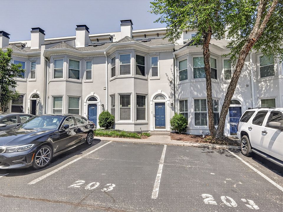 1st image of 203 Fairmont Ct