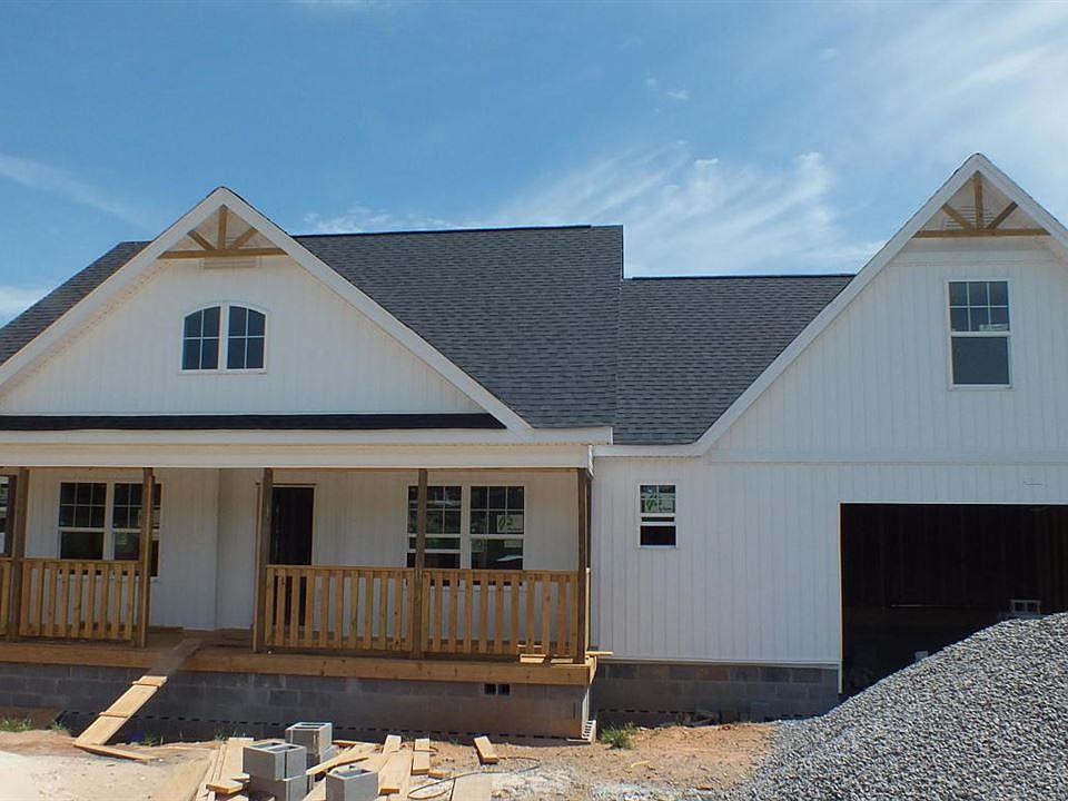 1st image of 209 Chase Ln NE
