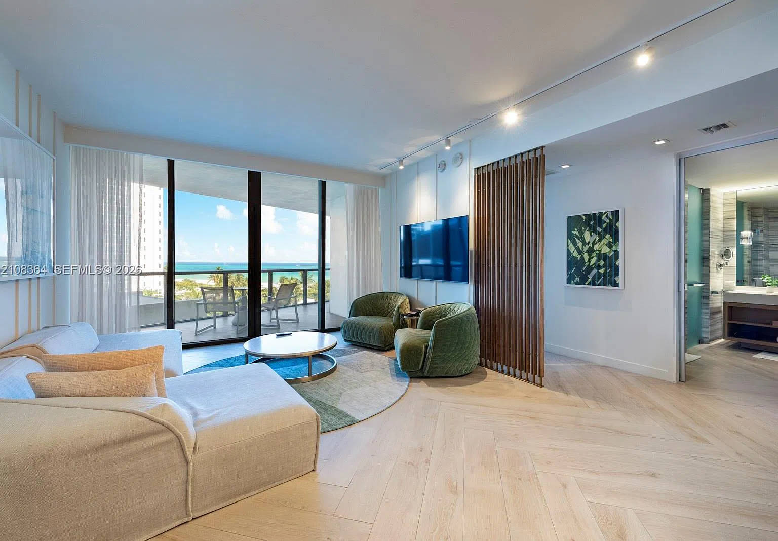 2201 Collins Ave Condo — Photo 3