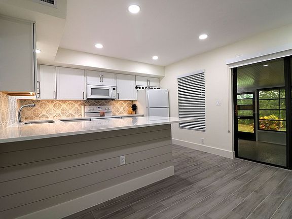 4th image of 94 Marco Villas Dr #S-3