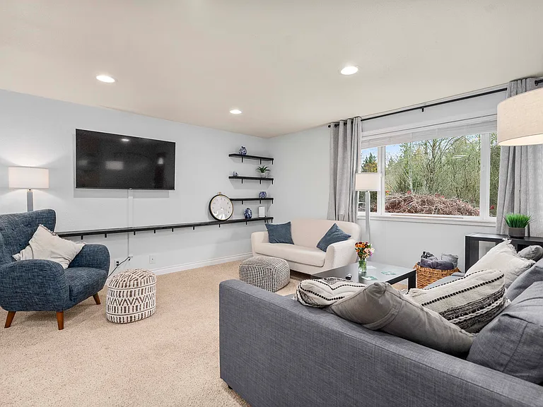 7409 Mazama St SW — Photo 2