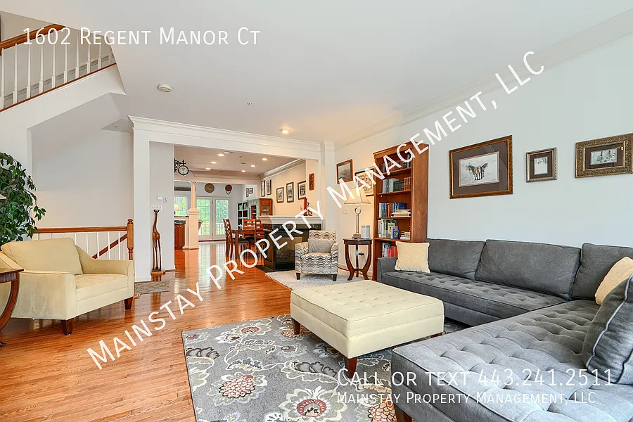 3 Bedroom Townhome W/ Garage & Deck! — Photo 4