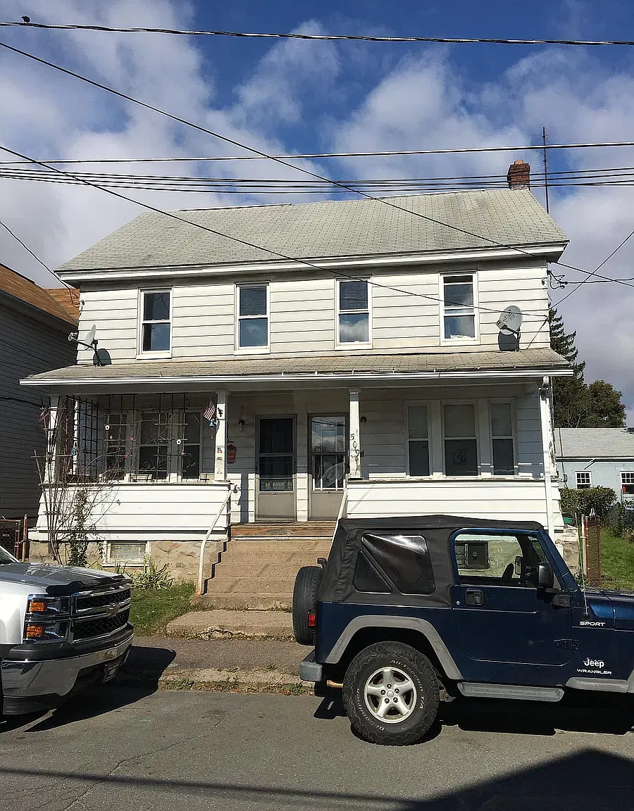 2 bed, 880 sqft, $950 — Photo 1