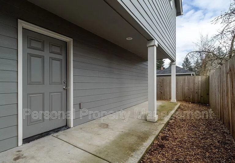 3308 E 24th Cir — Photo 2