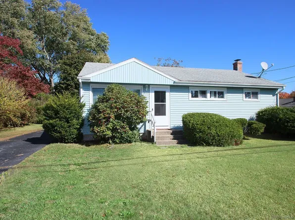 7 Robin Street, Waterford, CT 06385