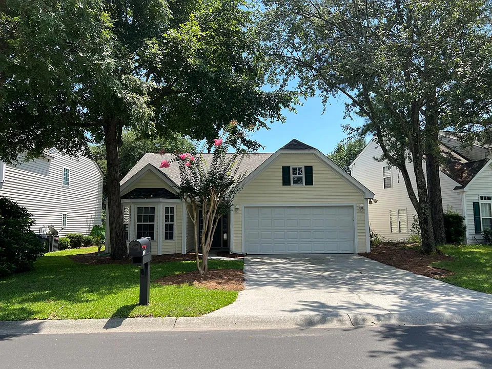 125 Lake Linden Dr
