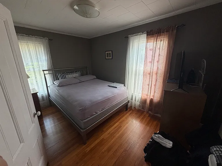 12 Rockwell Ter #2 — Photo 4