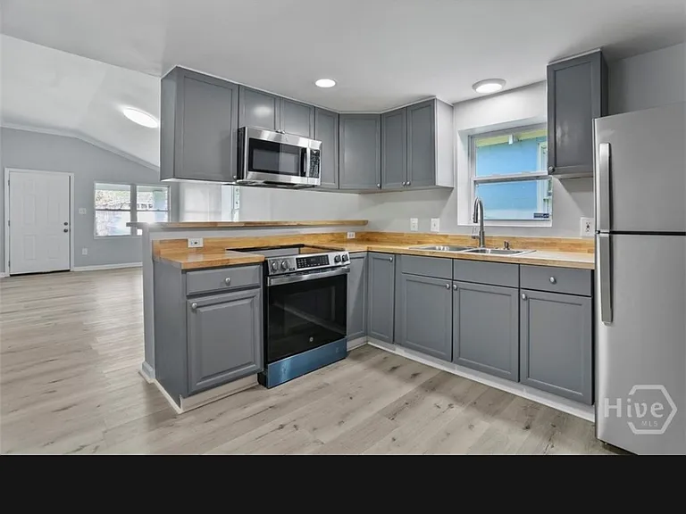 705 W 47th St — Photo 5
