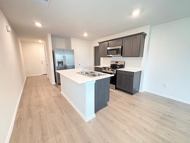 1144 Northfield Dr — Photo 4