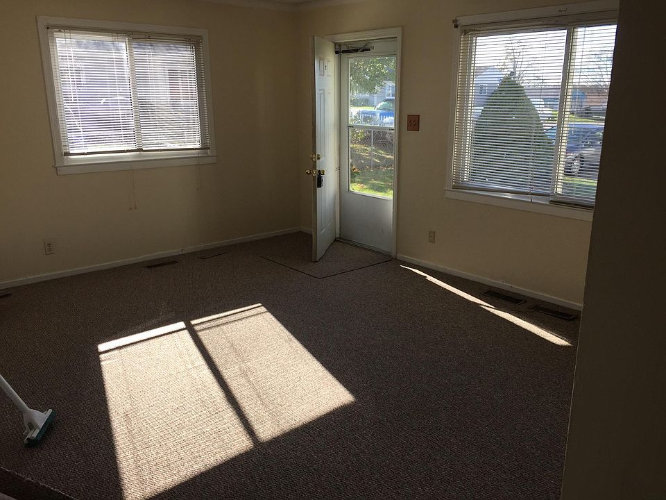 2nd image of 24 Ludlow Rd #B