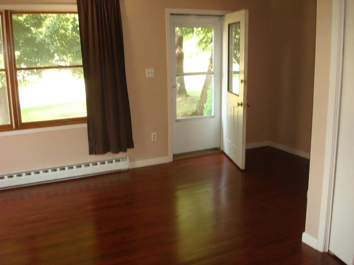 3 bed, 2.5 bath, 1800 sqft, $2,100 — Photo 4