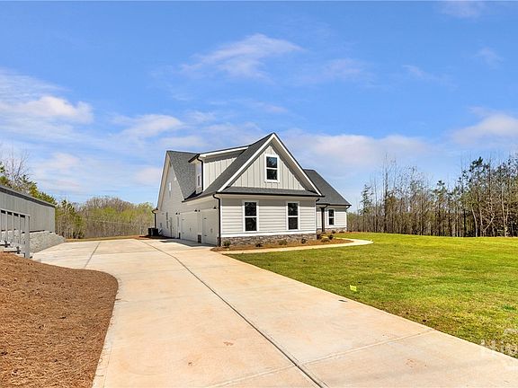 3rd image of 647 Fairview Road