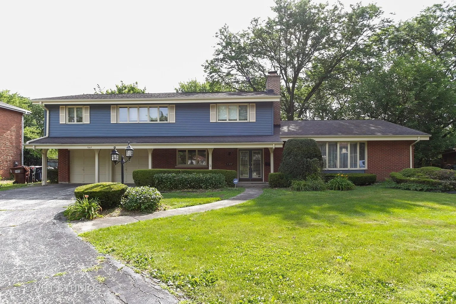 1307 Balmoral Gln photo 1