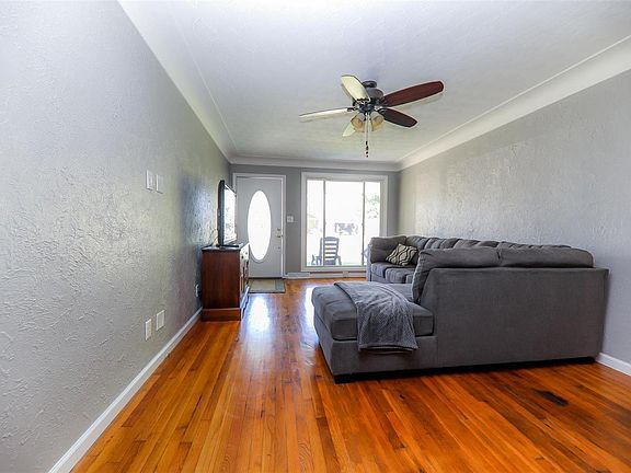 5th image of 22 Moorland Dr
