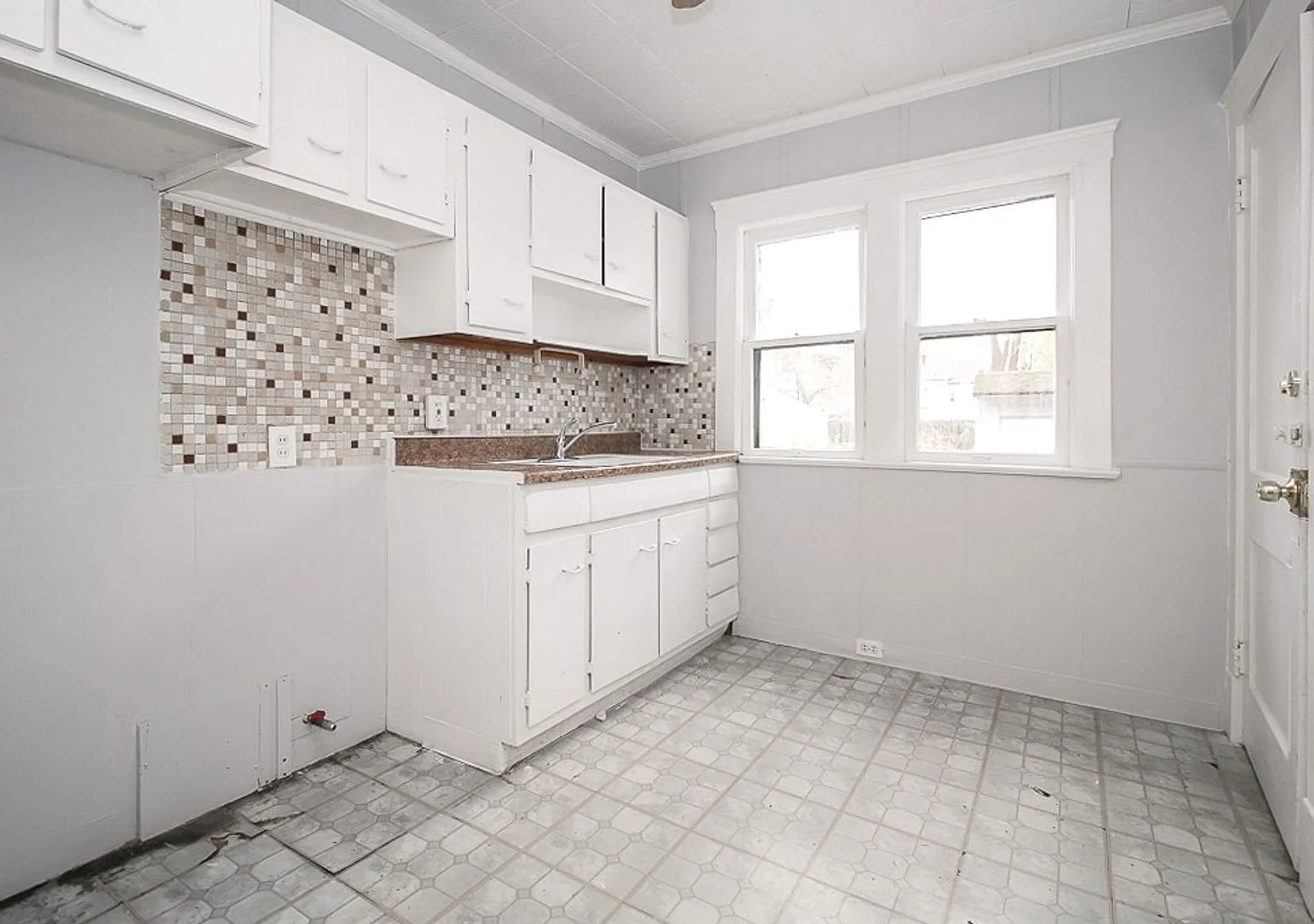 1909 Treadway Ave, Cleveland, OH 44109-3654 — Photo 1