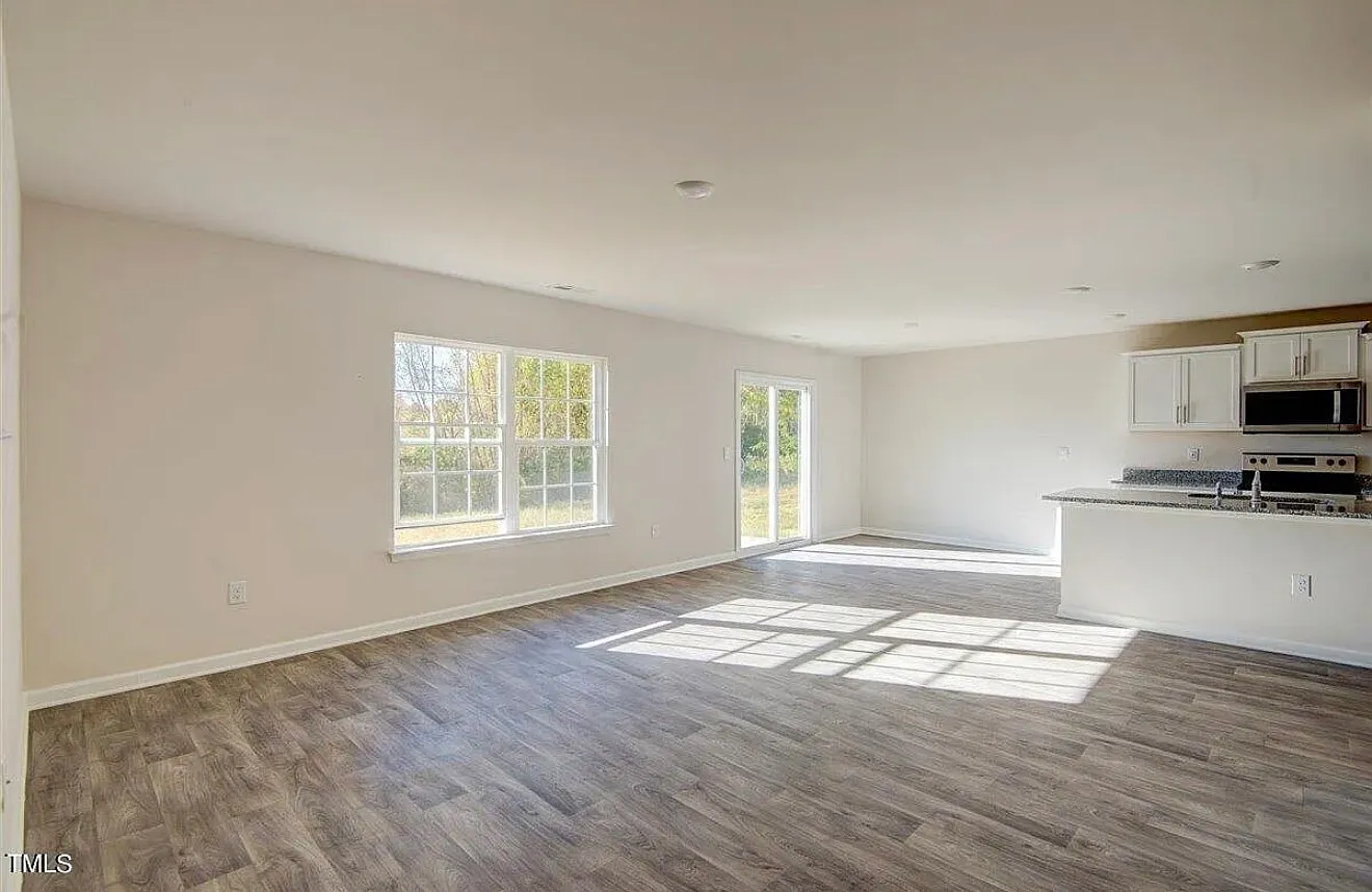 5 bed, 2511 sqft, $2,800 — Photo 4