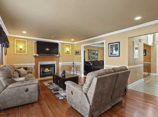 2 Woodruff Ct, Englishtown, NJ 07726