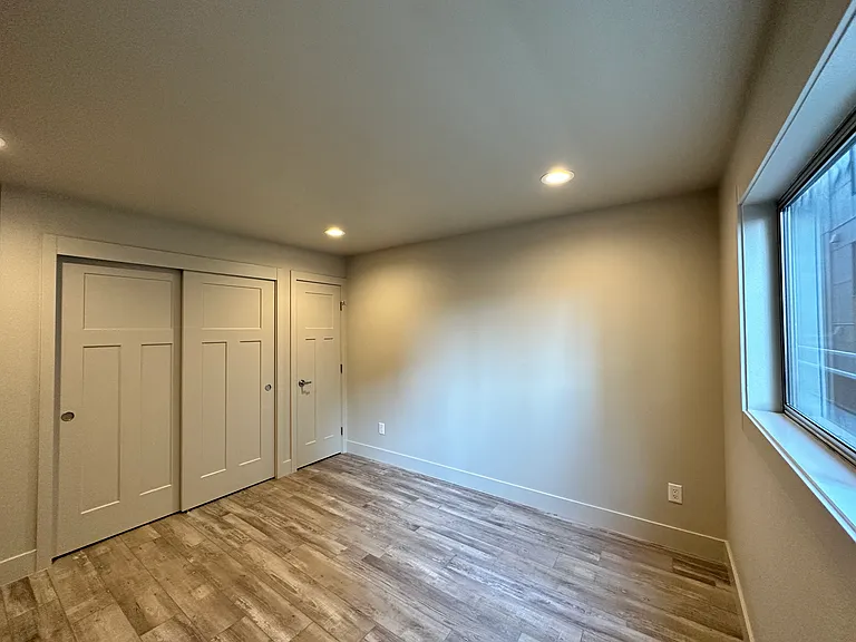 4731 12th Ave NE #301 — Photo 5