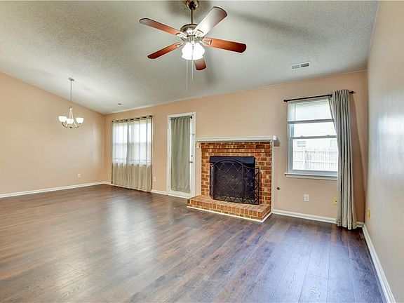 5th image of 900 Raton Ct