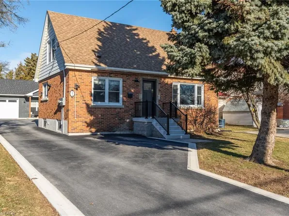 298 E 36th St, Hamilton, ON L8V 3Z8