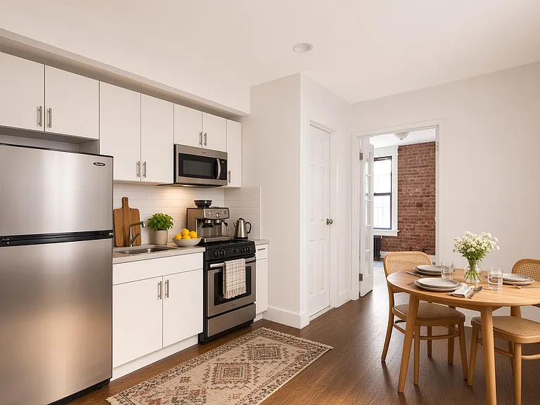 15 Essex St #8 — Photo 2