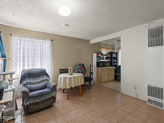4th image of 305 Burton St