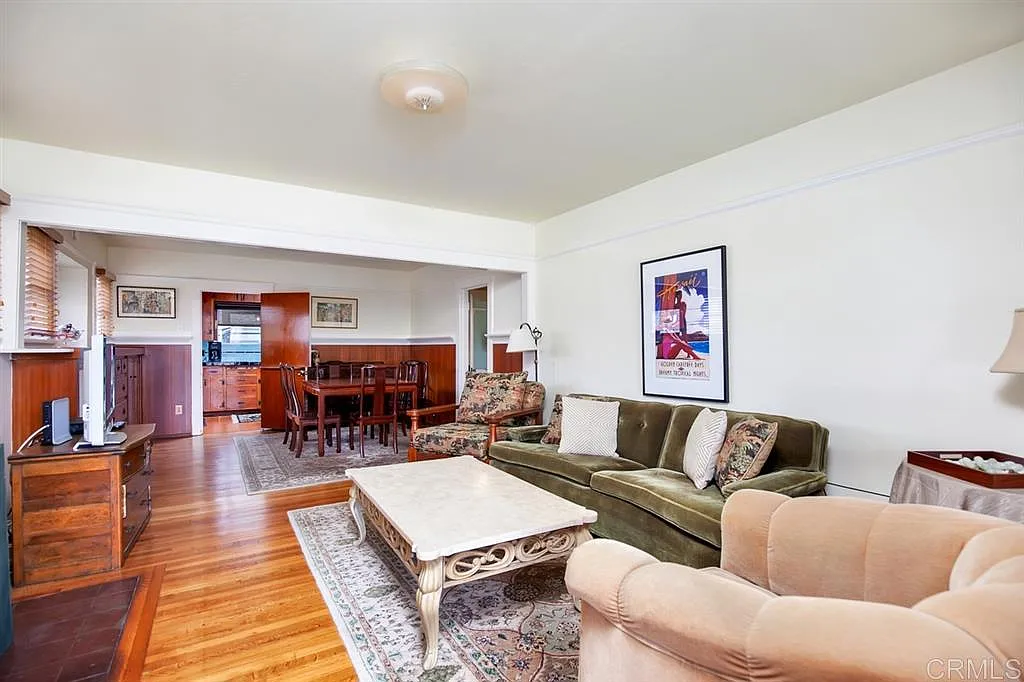 2 bed, 1.0 bath, 884 sqft, $3,700 — Photo 3