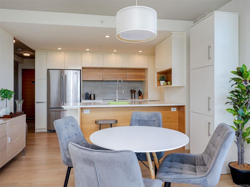 989 Johnson St #813, Victoria, BC - More