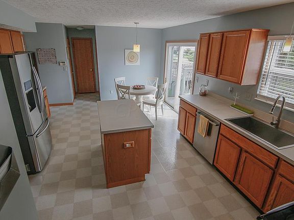 2nd image of 638 Rainbow Dr