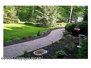 335 Pin Oak Rd photo 1