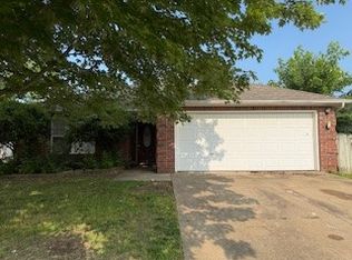 1210 SW Apache Dr, Bentonville, AR 72712