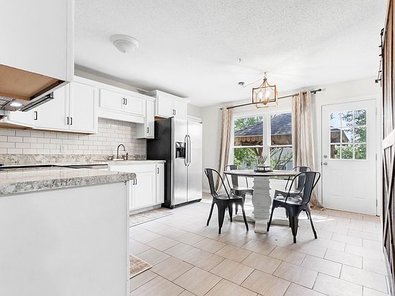5th image of 304 Fitzgerald Dr