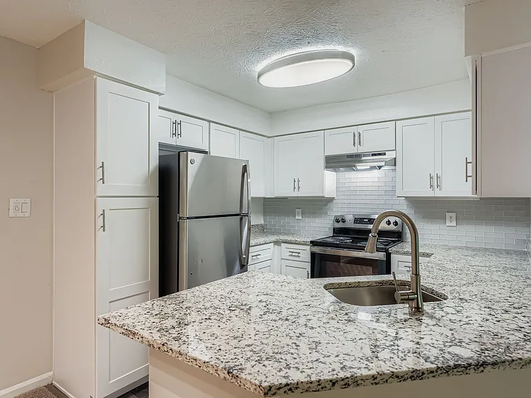 2200 Big Creek Apartments — Photo 14