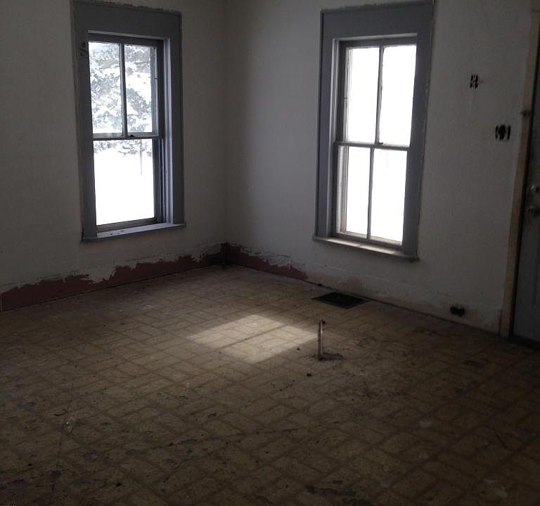 2nd image of 214 E Arlington St