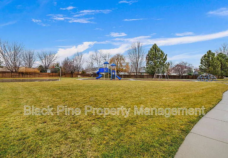 1873 N Justin Ave — Photo 36