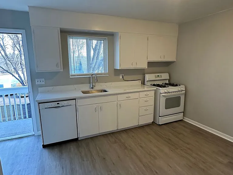 1415 S Corona Ave. — Photo 13