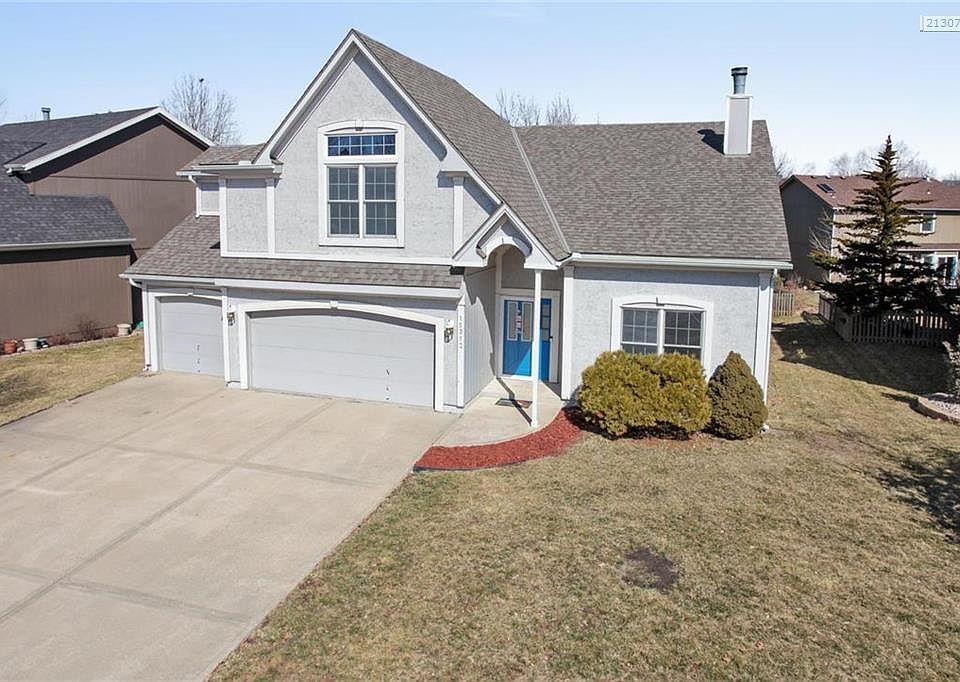 Welcome Home to 15312 W. 150th St in Quail Park.  Home is located at the end of cul-de-sac!