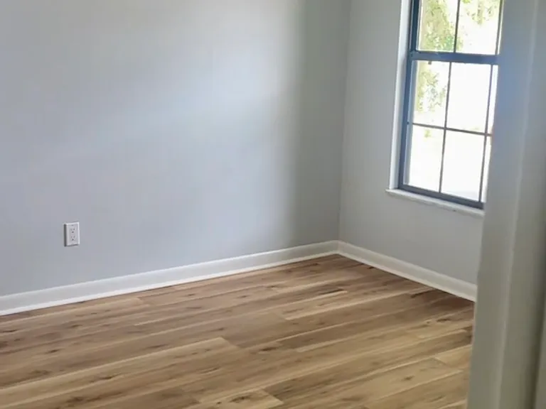 241 W 3rd Ave #4 — Photo 11