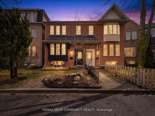 9 Cannes Cir, Toronto, ON M6N 5C9