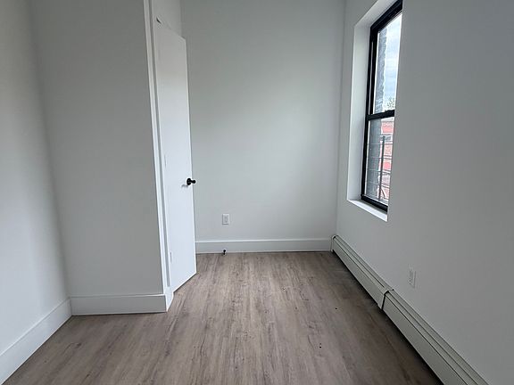 4th image of 1311 Harrod Ave APT 2R