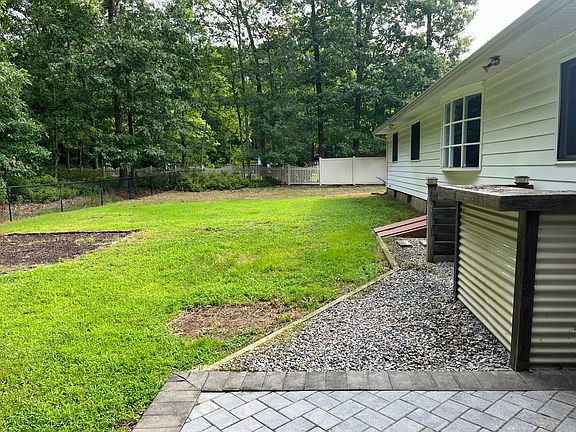 3rd image of 245 Edgemere Dr