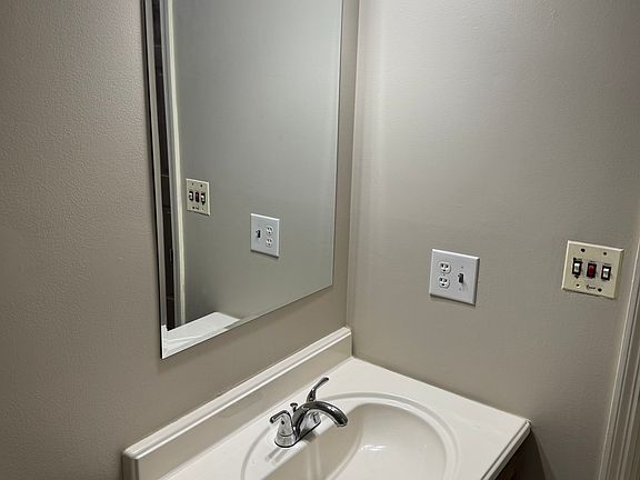 5th image of 131 Lancelot Ct APT 15