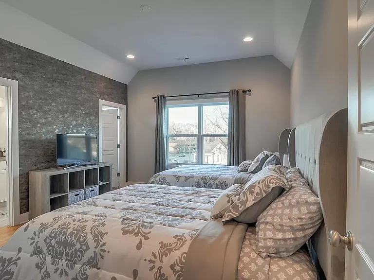 1411B Arthur Ave — Photo 23