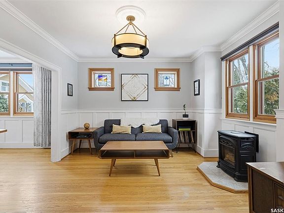 5th image of 615 Walmer ROAD