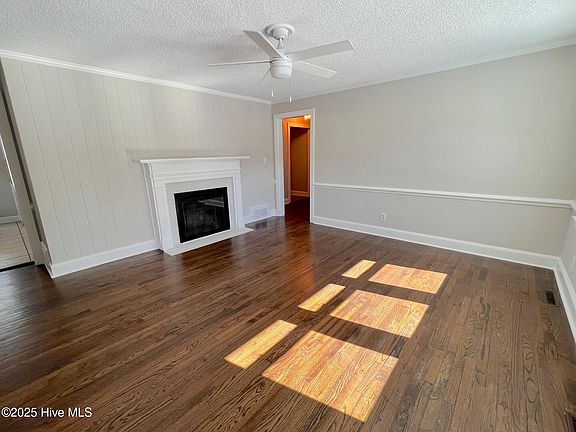 3rd image of 1113 Hillside Drive
