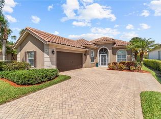 2271 Heydon Cir W, Naples, FL 34120