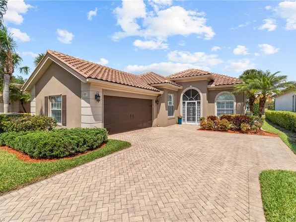 2271 Heydon CIR W, NAPLES, FL 34120