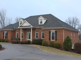 250 Hunterwood Way, Bowling Green, KY 42103