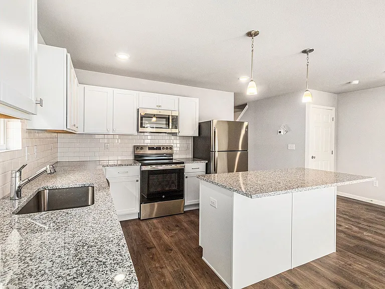 507 Burr St — Photo 2