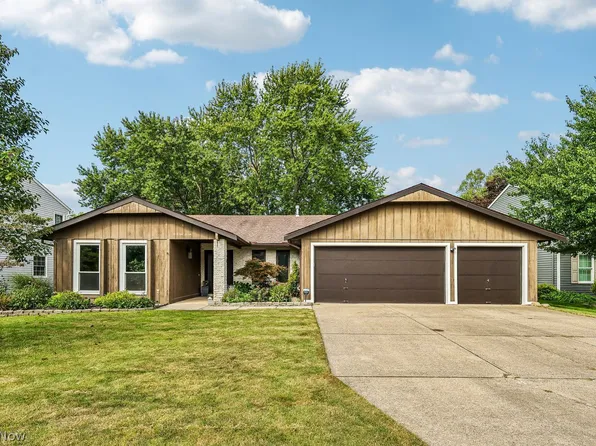 17950 Treasure Isle Cir, Strongsville, OH 44136